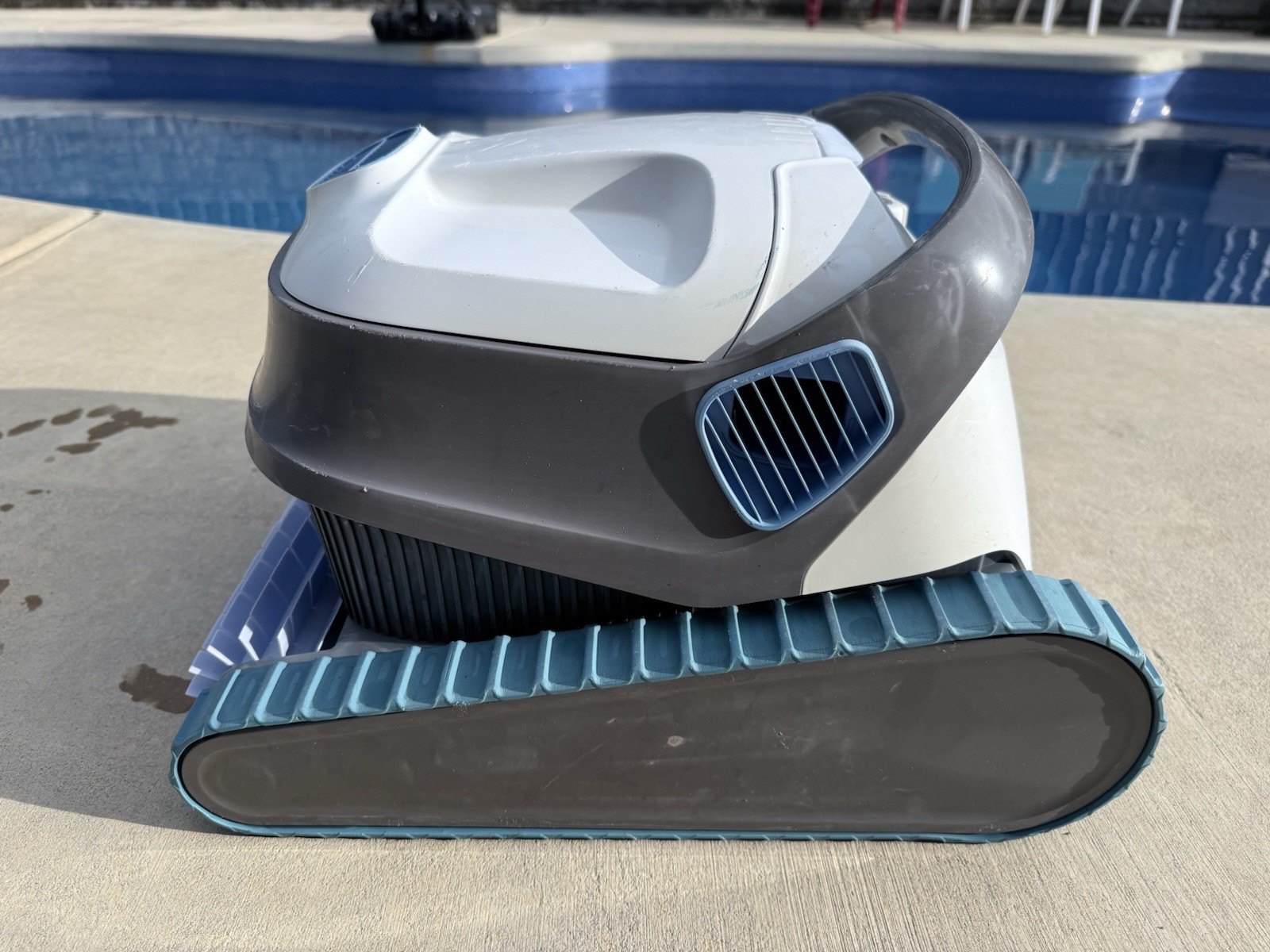 Maytronics Dolphin S200 Pool Cleaner SHELL & PARTS ONLY – No Motor Unit