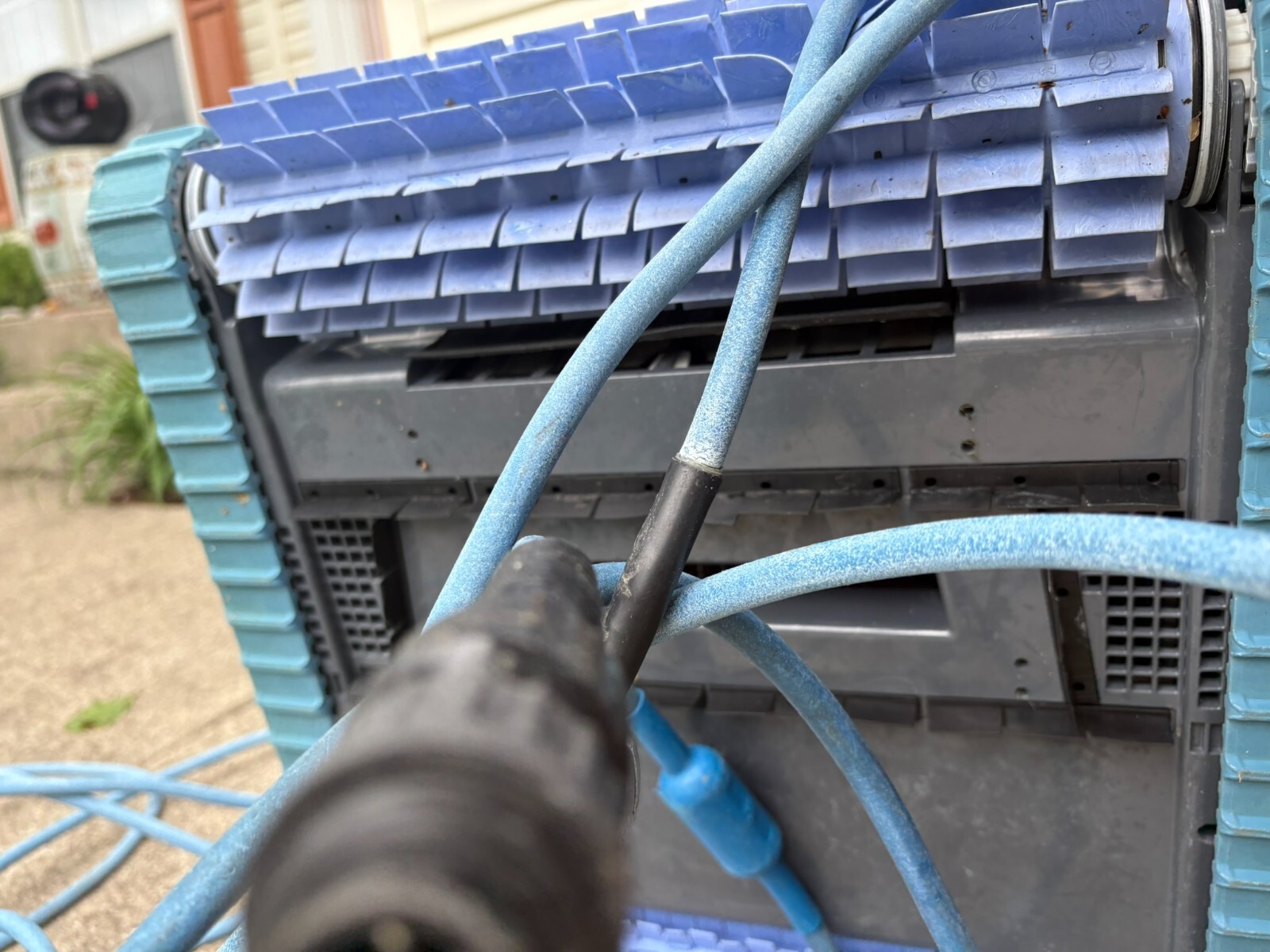 Dolphin S200 Robotic Pool Cleaner For Parts or Repair
