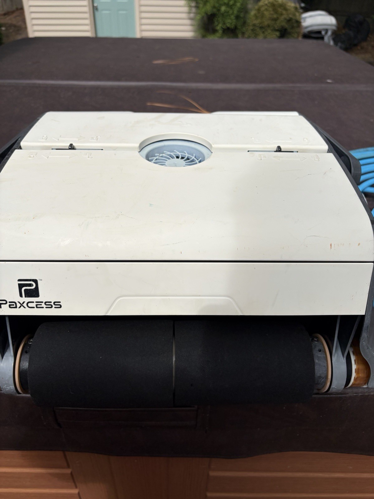 PAXCESS Robotic Pool Vacuum Cleaner HJ2052 – BLACK/WHITE – No Controller