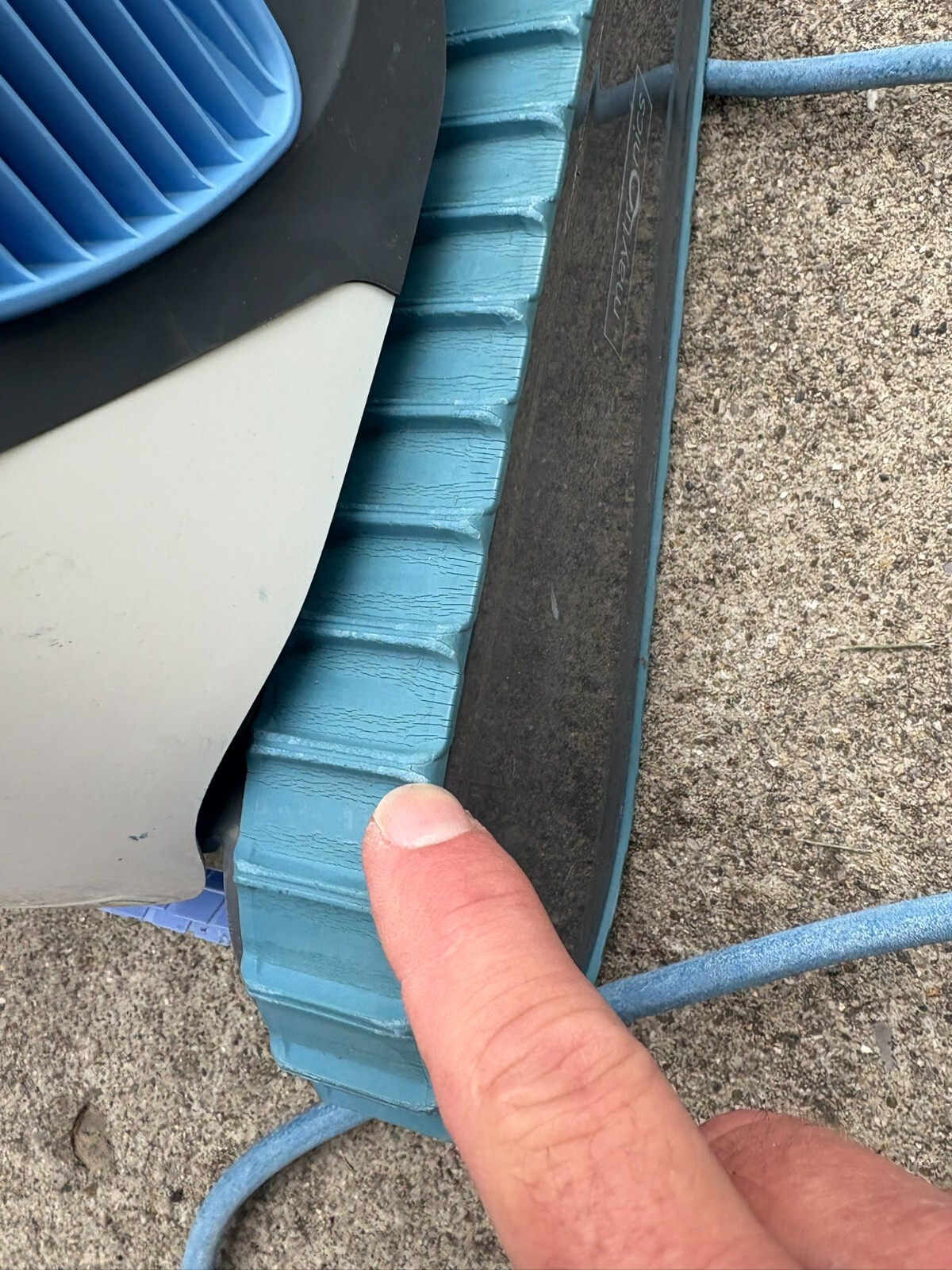 Dolphin S200 Robotic Pool Cleaner For Parts or Repair
