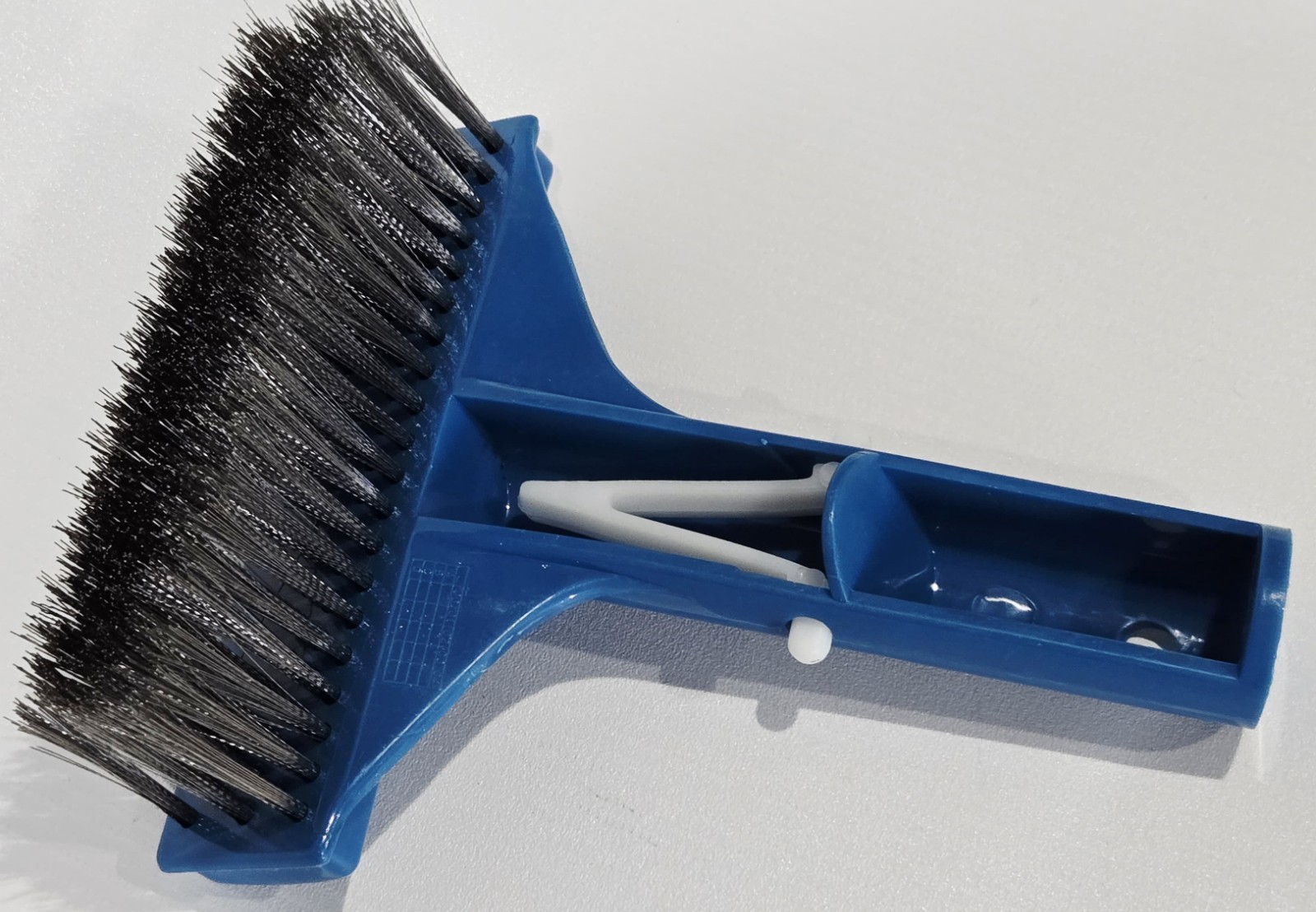 5&Prime; Heavy Duty Pool Brush for Stubborn Stains, Steel Bristles