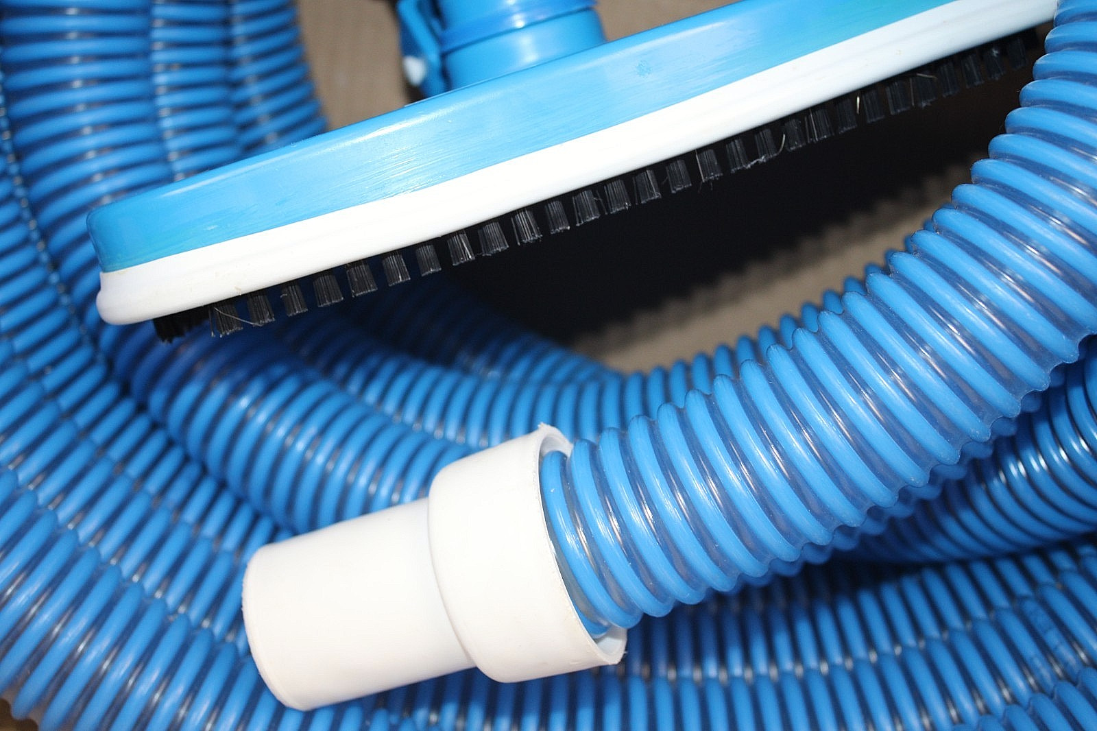 Spiral 35 ft x 1.5 in Diameter Universal Swimming Pool Vacuum Hose Weighted Head