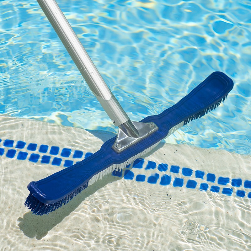 18&Prime; POLYPROPYLENE CLASSIC FLEXIBLE BODY POOL BRUSH (POOLMASTER – 20174)