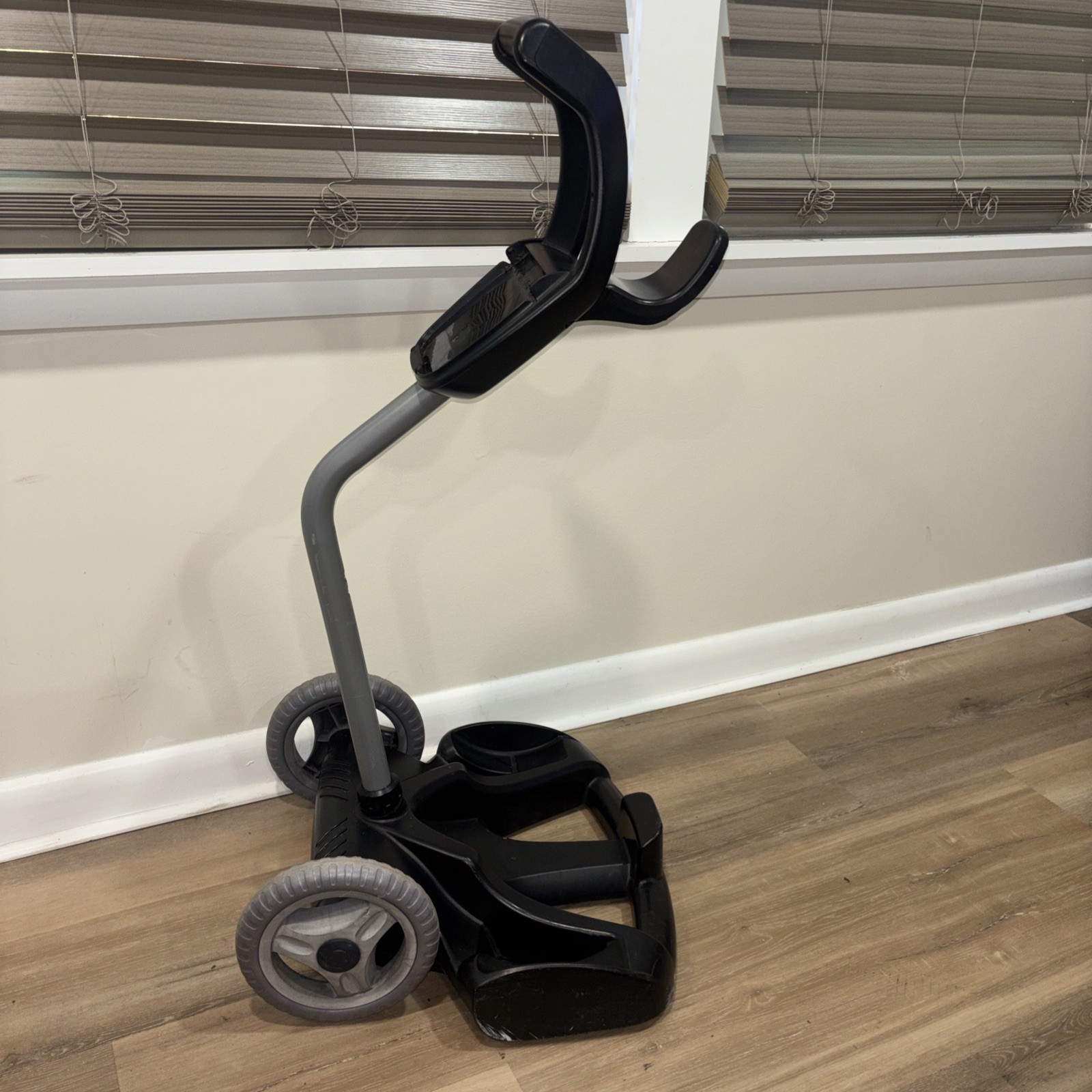 Caddy for a Polaris / Zodiac P965iQ robot pool cleaner.
