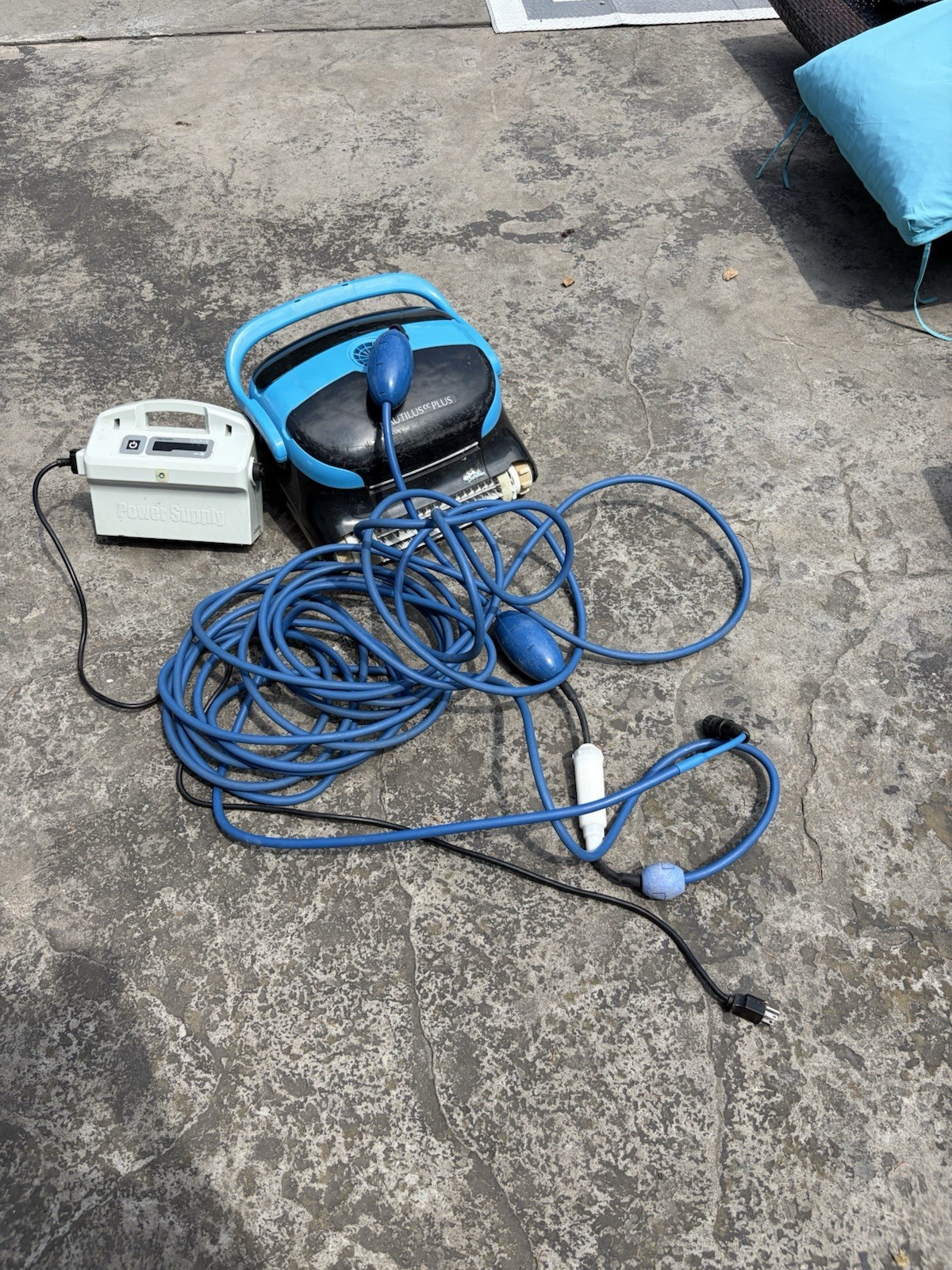 Dolphin Nautilus CC Robotic Pool Vacuum Cleaner – For Parts or Repair.