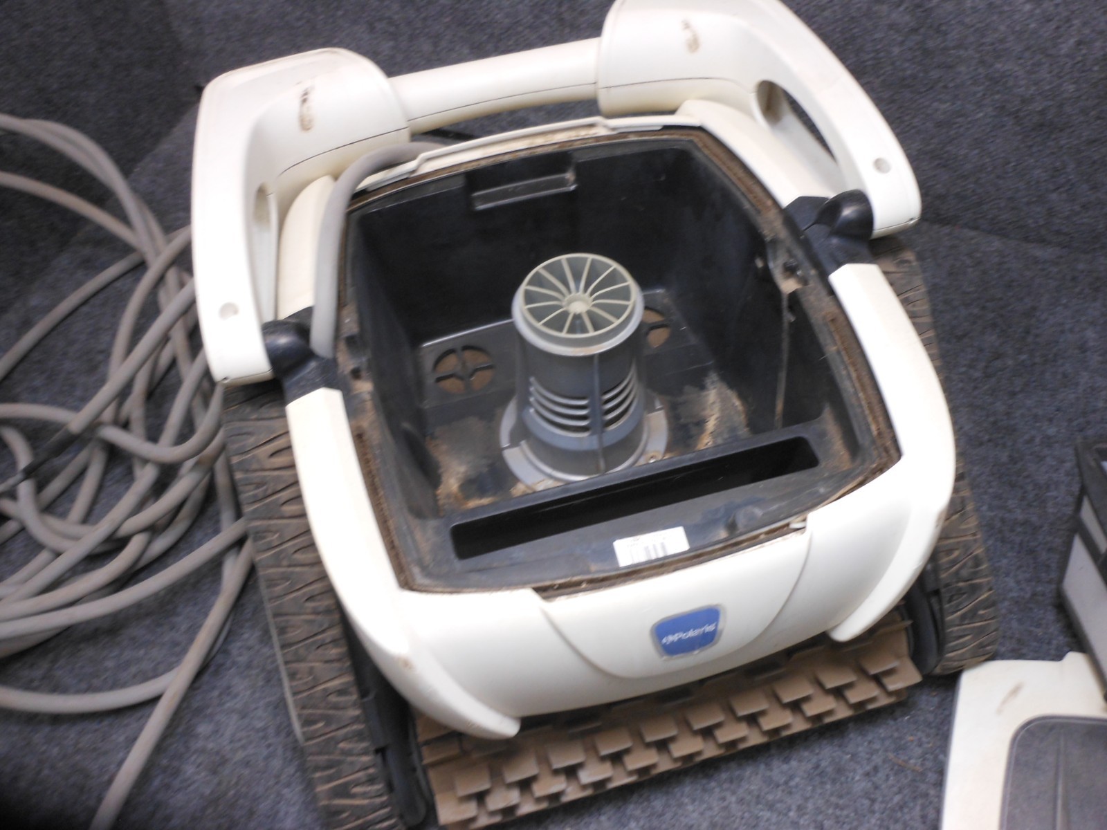 The Polaris Zodiac P825 Robotic Pool Cleaner EM2701