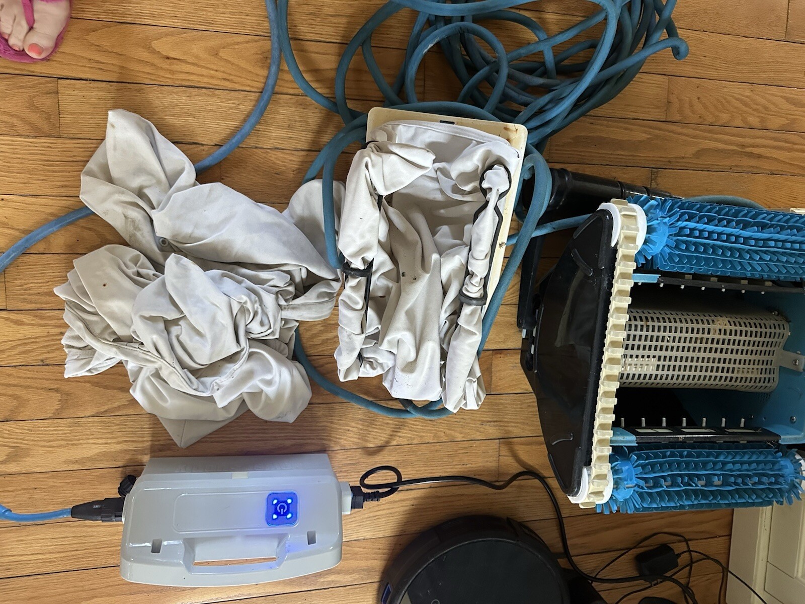 Maytronics Dolphin Pool Cleaner for Parts Not Working Used See Description