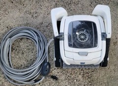 The Polaris Zodiac P825 Robotic Pool Cleaner (WR000044) for PARTS