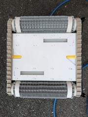 Dolphin Premier Robotic Pool Cleaner – passes self-test