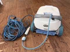 Dolphin S200 Robotic Pool Cleaner For Parts or Repair