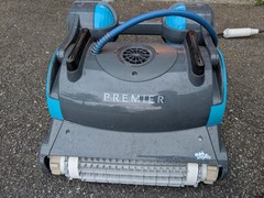 Dolphin Premier Robotic Pool Cleaner – passes self-test