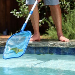 Swimline Pool & Spa Leaf Skimmer Net w/ 48&Prime; Adjustable Aluminum Telescopic Pole