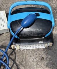 Dolphin Nautilus CC Robotic Pool Vacuum Cleaner – For Parts or Repair.