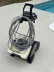 The Polaris Zodiac P825 Robotic Pool Cleaner (WR000044)